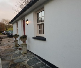 Kiltoy Gate Lodge Quaint Cosy 2 bedroomed Cottage