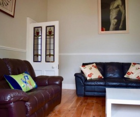 Stylish 4BD Cottage Near Botanical Gardens