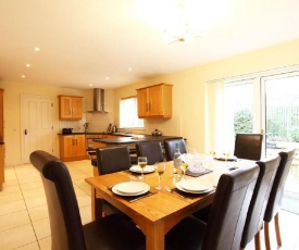 Ardmullen 4-Bedroom Holiday Home