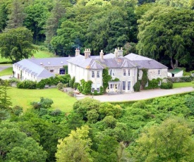 Killarney Chateau Sleeps 30 WiFi