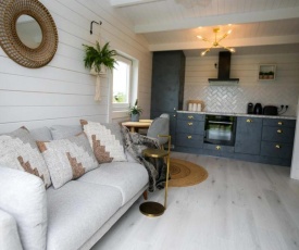 The Paddocks Cabin - Stylish, Cozy & Private