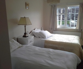 Lough Gill Lodge B&B - Small Twin Room 3 - 1 double 1 single bed