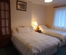 Lough Gill Lodge Twin Room 2 with En Suite